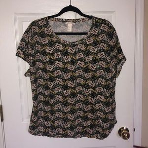 Floral pattern scoop neck tee